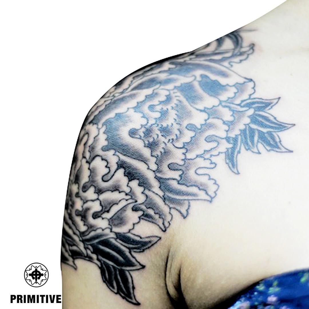 Japanese peony and chrysanthemum shoulder tattoo – Primitive Tattoo Perth